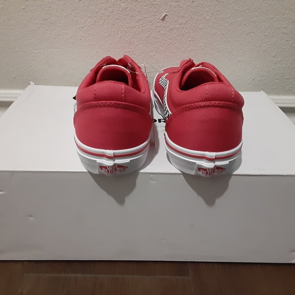 Vans - Picture 2 of 4